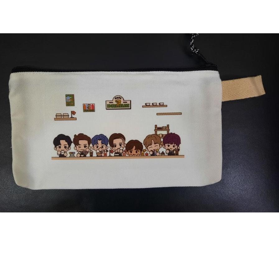 

Promo 12.12 Tempat Pensil murah KPOP NCT Dream Glitch Mode/NCT CAFE 7 DREAM CARTOON (free 1 bh PC) dan bisa custom Gambar/Foto yg kalian suka