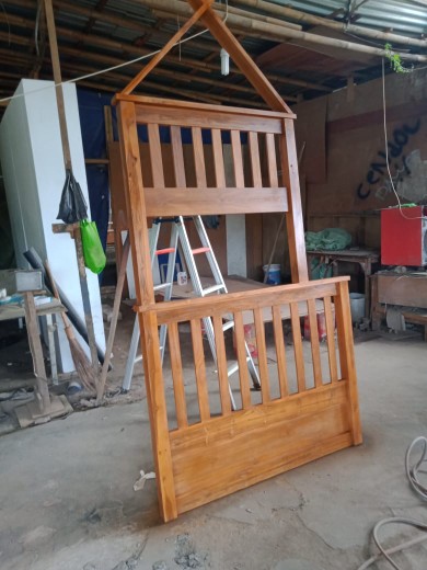 Ranjang Susun Tingkat Costum Jati Dengan 2 Laci Konsep Atap