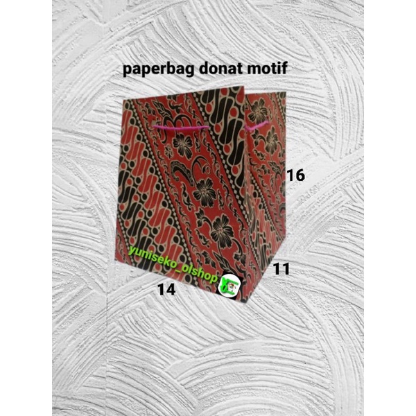 

Paper Bag Donat Batik P. 14 L. 11 T. 16