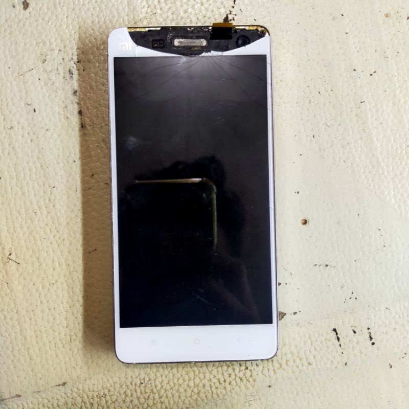 XIAOMI MI 4 LTE . LCD PECAH MESIN NORMAL. BATRE FRAME. BACKDOR BAGUS. KATA SANDI/AKUN MI. ANGGAP SAJ