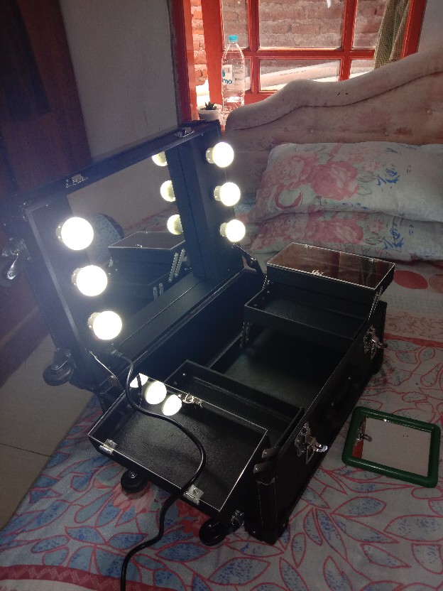 Beautycase Ukuran 50 Cm Dengan Tutup Rak Akrilik