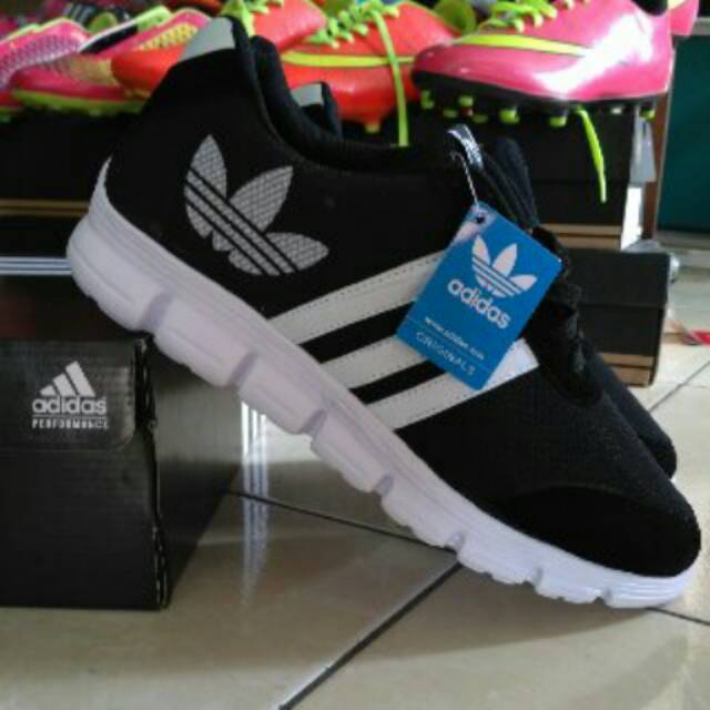 Sepatu running adidas neo