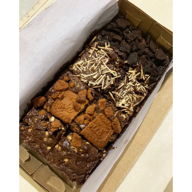 

WHOLE FUDGY BROWNIES 20x10cm
