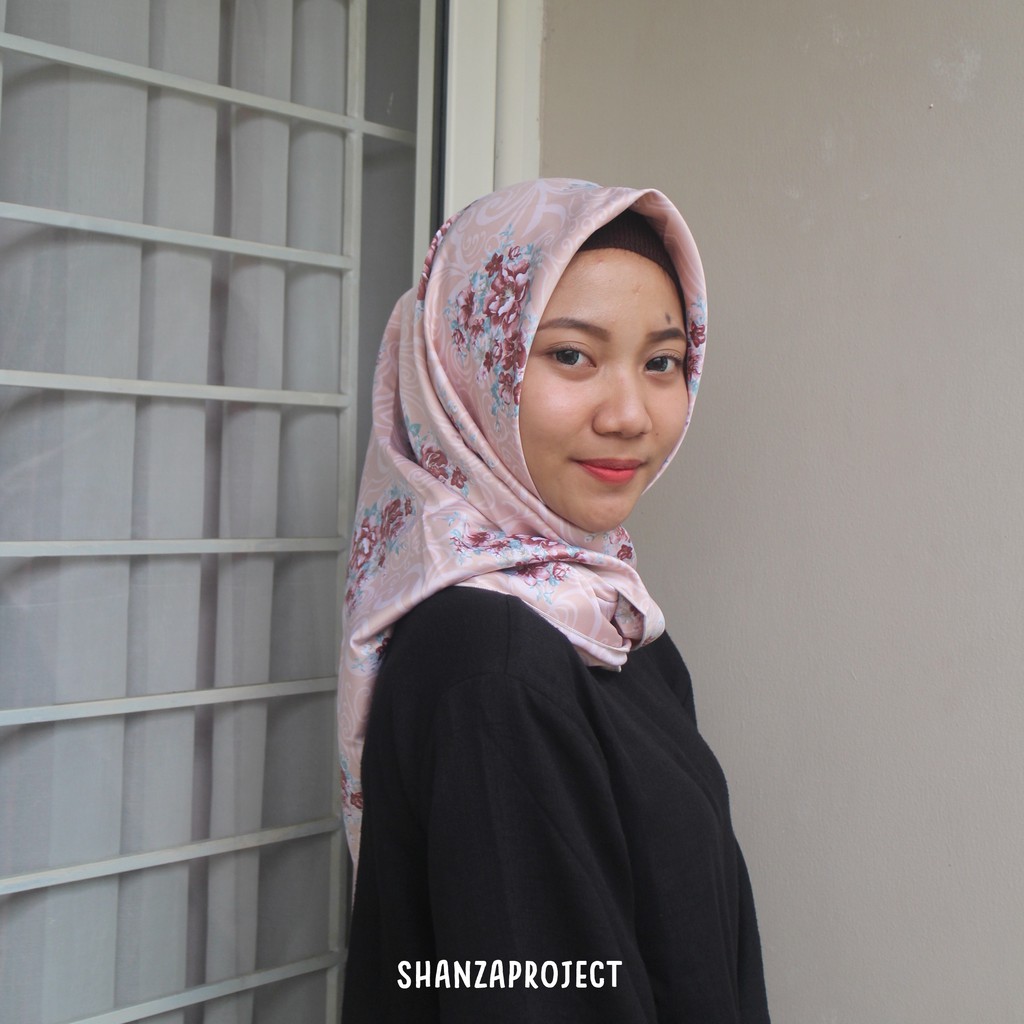 Vintage flower cream - premium hijab segi empat