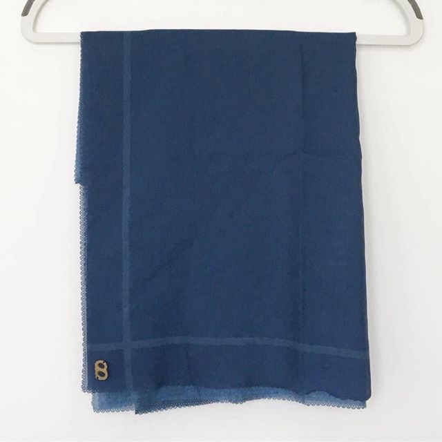 Buttonscarves Voal Square warna Navy Peony