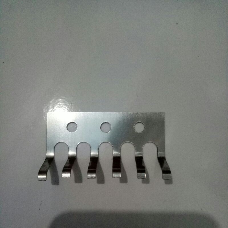 Plat tremolo bawah