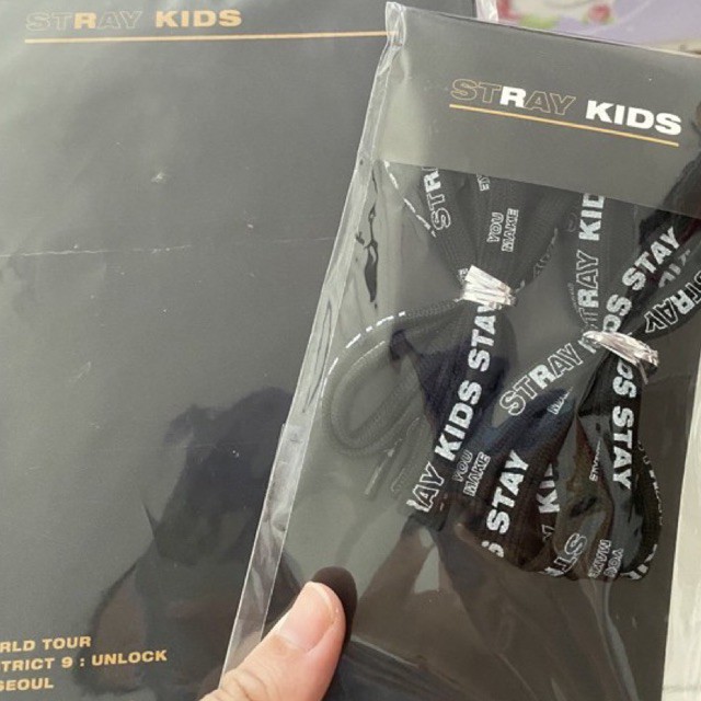 Booked ELISA STRAY KIDS Shoeslace + Postcard Set District 9 Tour