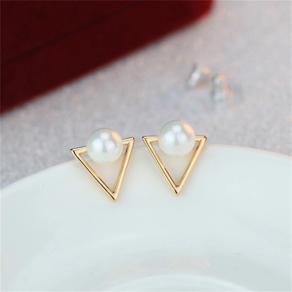 1 Pasang Korea Fashion Geometris Emas Segitiga Mutiara Anting-Anting Gaya Retro Cocok untuk Temperamen Wanita Kancing Telinga