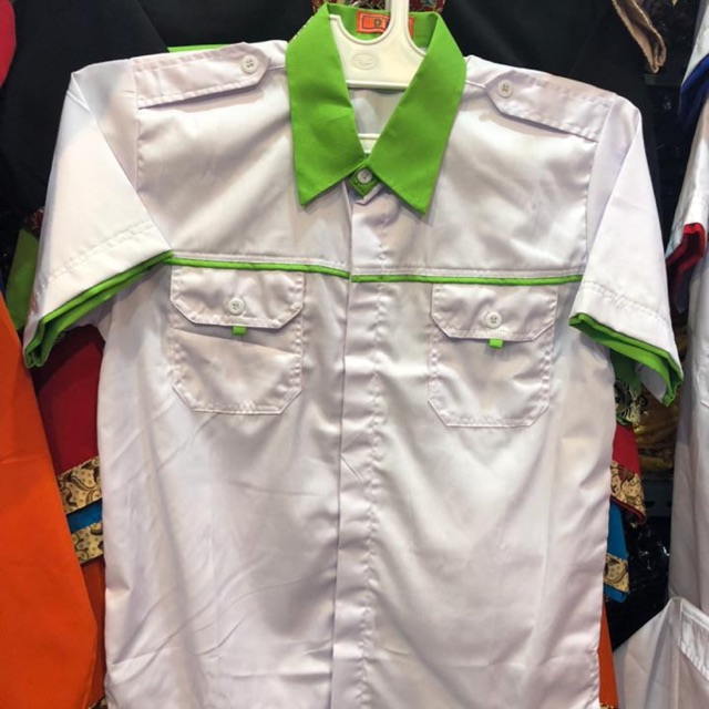 Seragam kerja -Seragam kantor-bisa tambah bordir-seragam putih lis hijau-seragam kerja