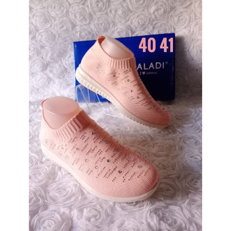 Yongki Komaladi 40 41 sepatu flat wanita salem sneakers pink