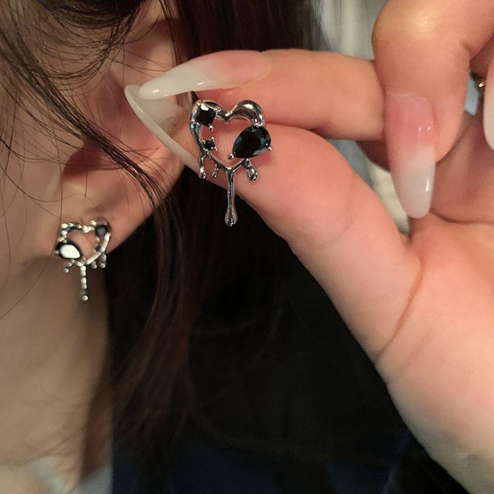 Anting Tusuk TOP Metal Pesta Aesthetic Wanita Hollow Hitam