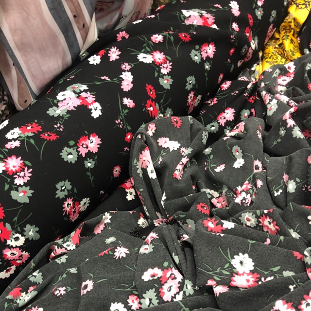 KAIN WOLLYCREPE MOTIF (harga per 0.5 meter)