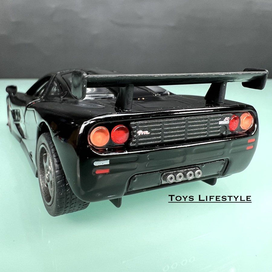 Kinsmart Diecast - McLaren F1 GTR 1995 Skala 1:32 (Hitam)