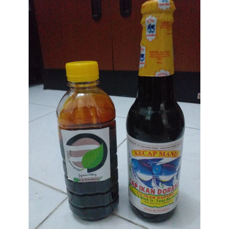 

Kecap 2 ikan dorang dan ikan layur khas jawa timur kemasan Plastik ukuran kecap lebih 500ml