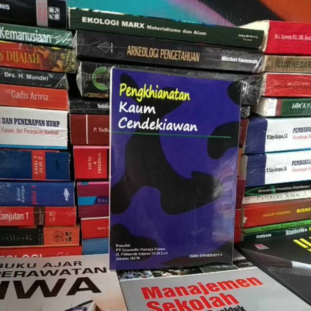 Penghianatan kaum cendekiawan