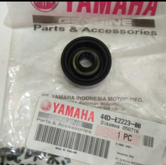SEAL SIL WATER PUMP XEON KARBU XEON RC ASLI ORI YAMAHA 44D E2223 00