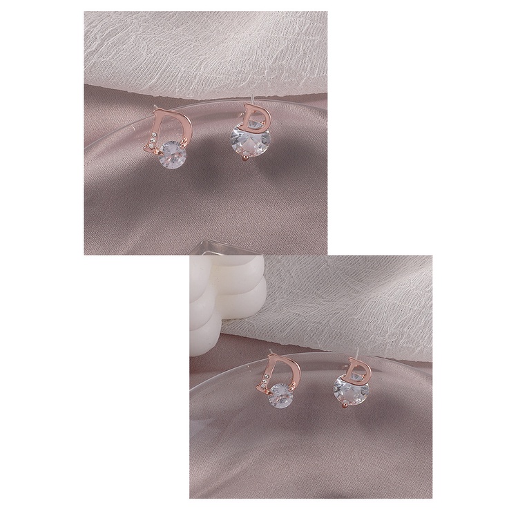 Anting Stud 925 Silver Needle Bentuk Huruf D Asimetris Warna Emas Untuk Wanita