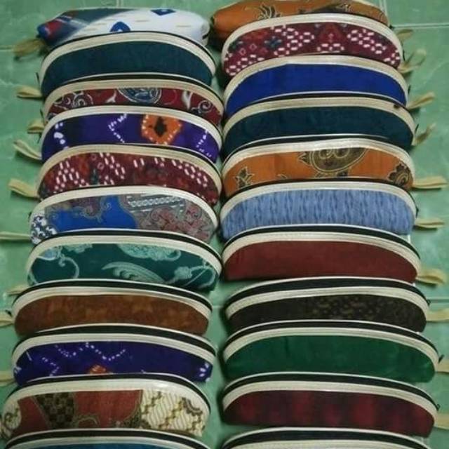 

Souvenir Tempat pensil Batik oval