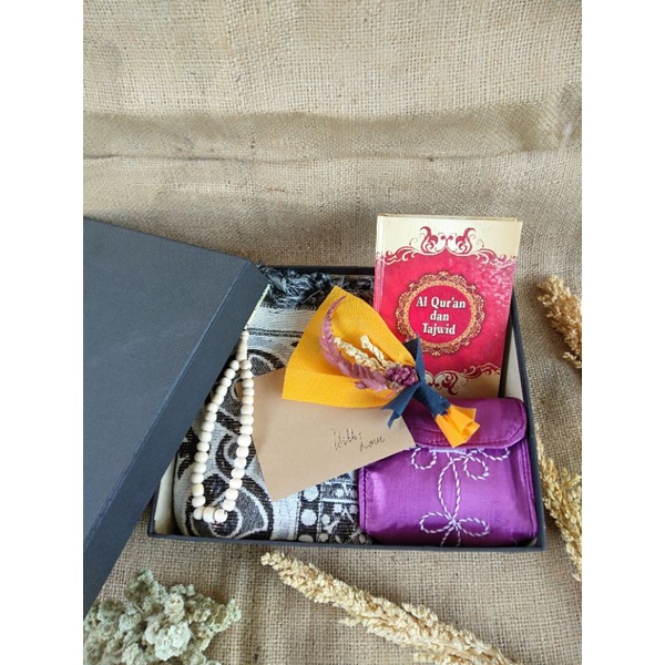 

Kado Guru Cewek / Hadiah Gifh Box Alat Ibadah Cewek / Kado Sahabat Cewek / Kado Wedding / Hampers