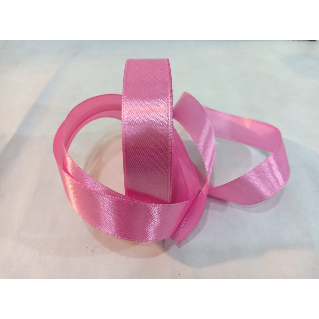 

Pita satin pink muda 1/2 inch / 1.27cm Per roll