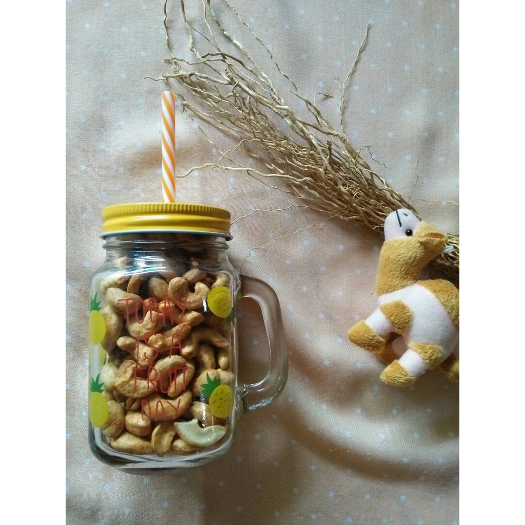 

Kacang mede/mete in sweet jar