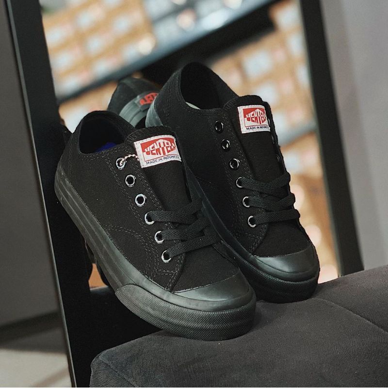 SEPATU VENTELA BASIC FULL BLACK LOW