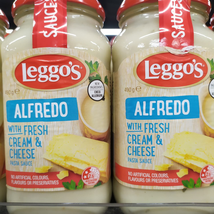 

Leggos Alfredo With Fresh Cream & Cheese Pasta Sauce 490gram