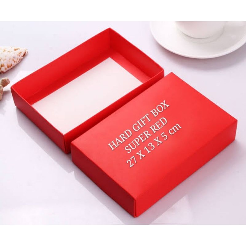 

SUPER RED PROFESSIONAL GIFT BOX . 27 X 13 X 5 cm.