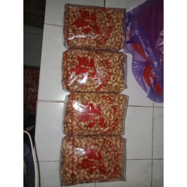 

kacang mede