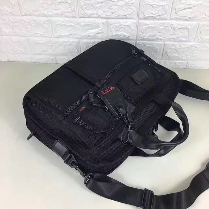 tumi t-pass medium screen laptop bag