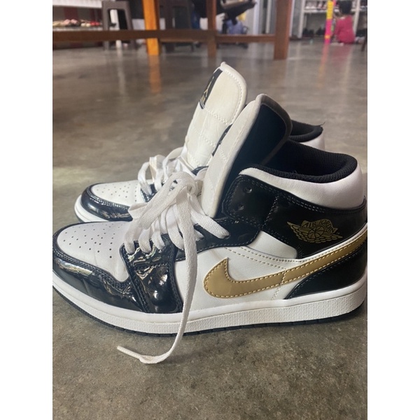 Nike air jordan 1 mid patent black white gold second bekas