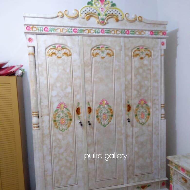 Almari pakaian / Lemari baju / Lemari pakaian cinta duco / Furniture jati