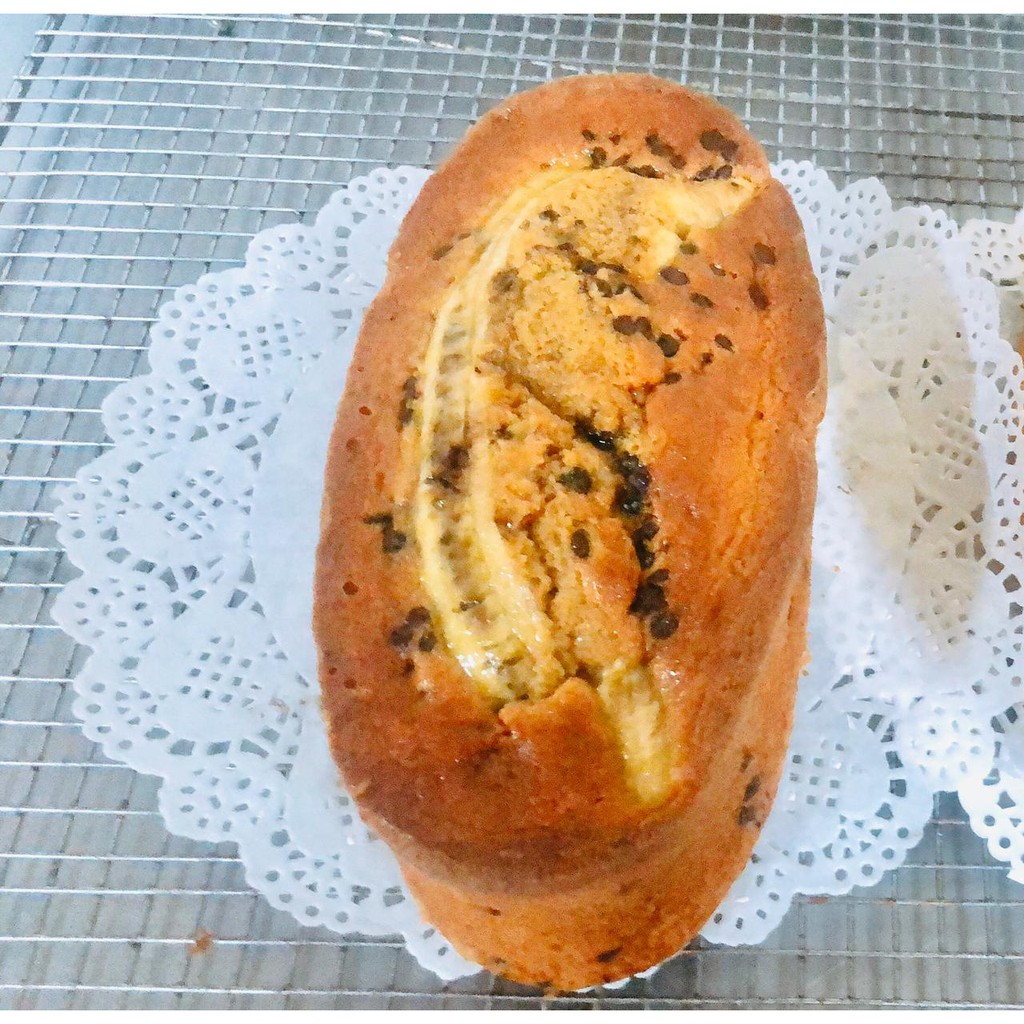 

CAKE OVAL PISANG COKLAT