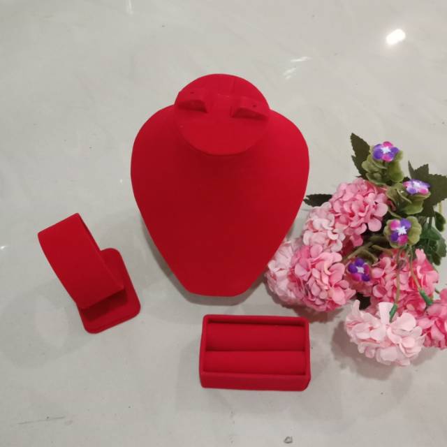 manekin/tempat perhiasan