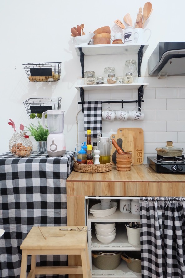 Rak Victorian Love Hitam