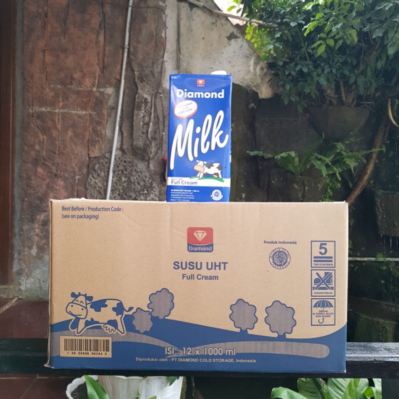 

Susu UHT Diamond Full Cream 1 Karton @ 1 Liter