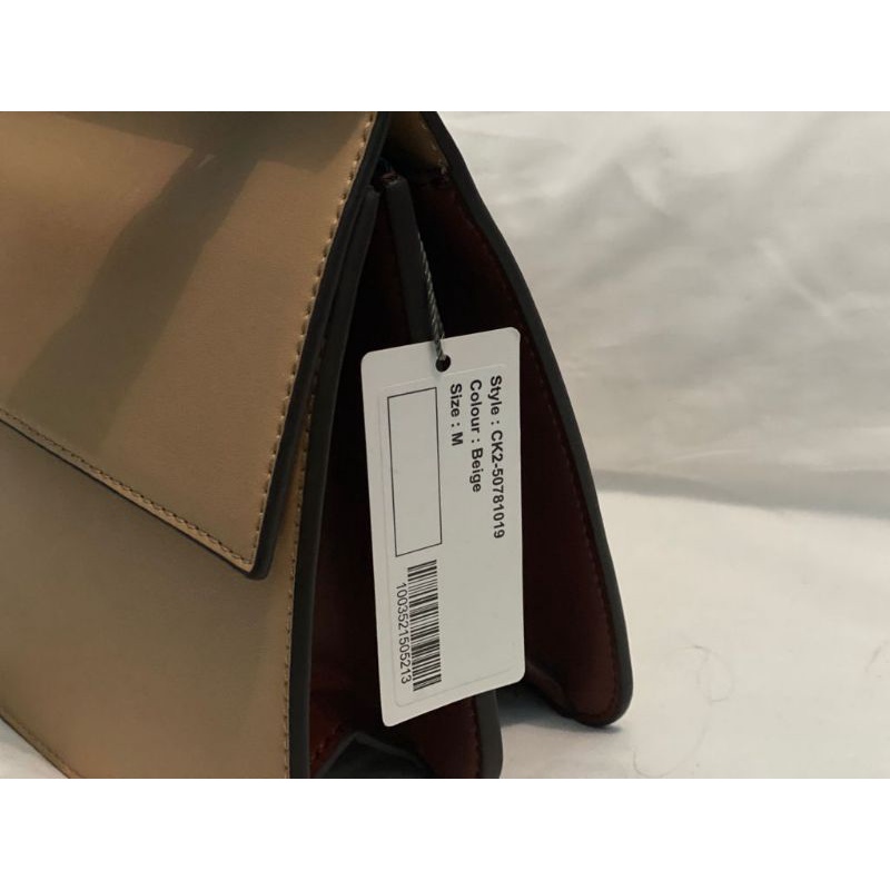 Preloved Tas / jual tas bekas Wanita Charles & Keith