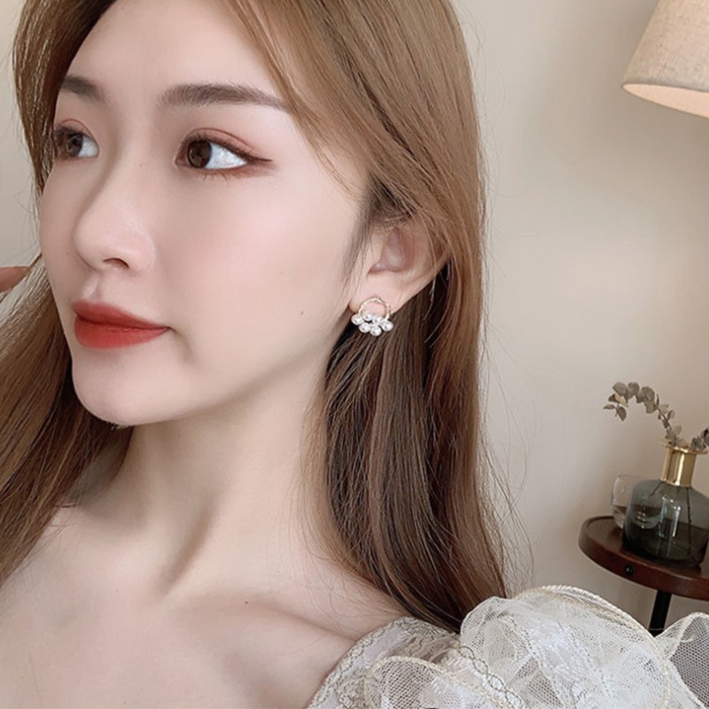 Anting Tusuk Mutiara simple Elegan Untuk Wanita