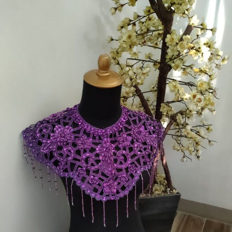 Tratai Aksesoris Dada, Tari Adat Tradisional Bordir Payet
