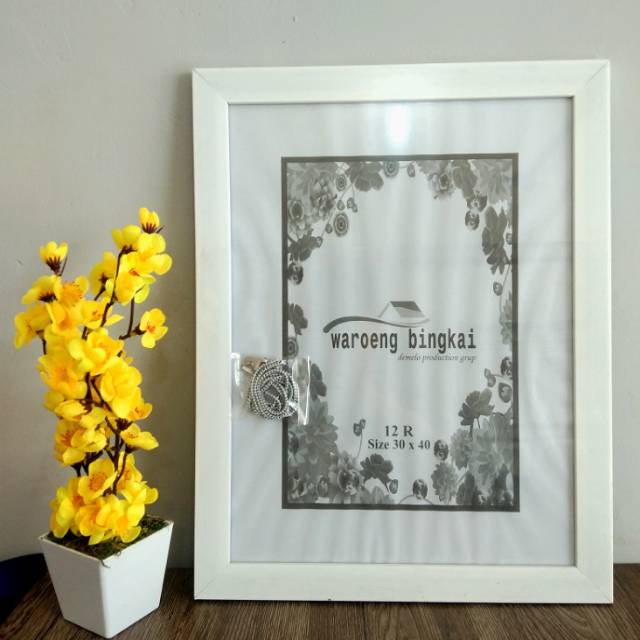 Bingkai foto/pigura foto ukuran 30x40cm 12R