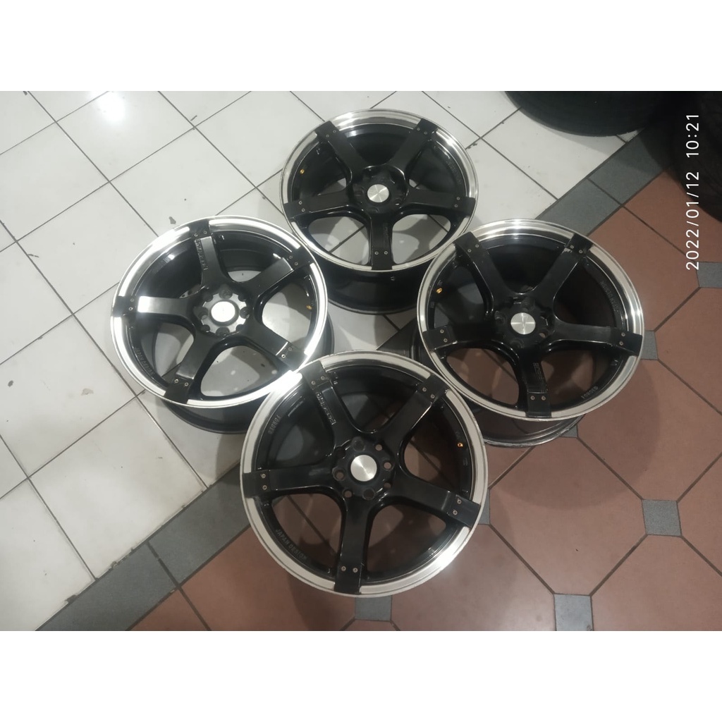 velg mobil bekas ring 17 lebar 7,5 depan 8,5 belakang lubang baut 8x100-114 wrna hitam polis