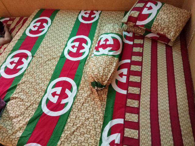 Sprei Resleting Polkadot Chanel Terlaris Termurah King 180x200