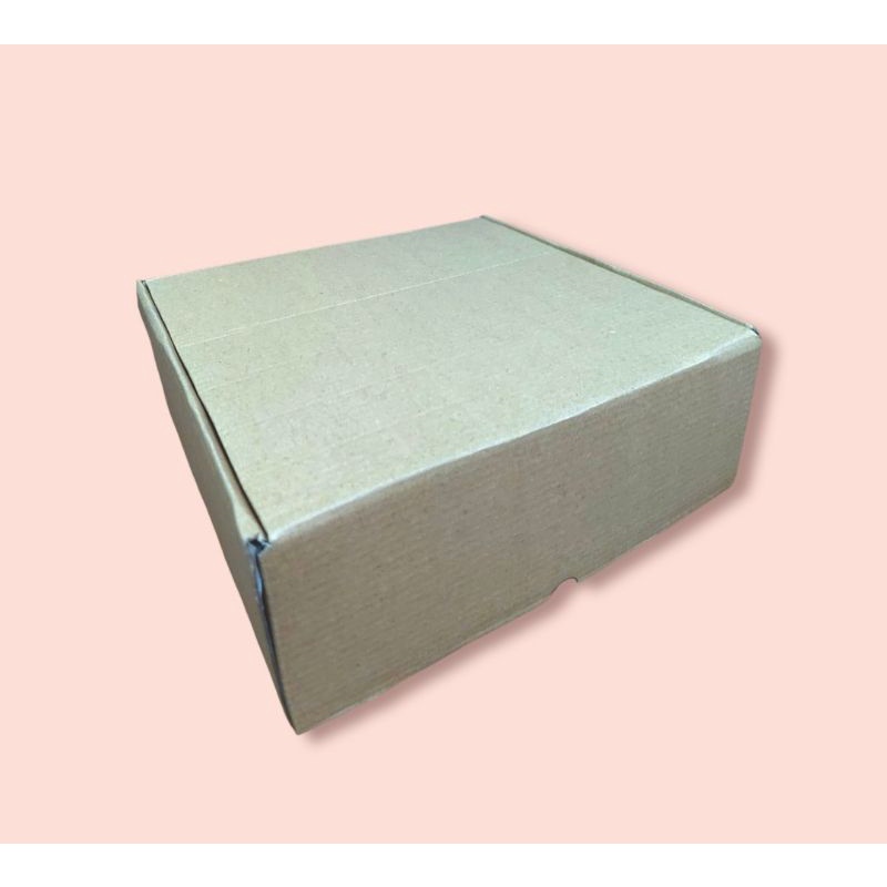 

DUS TEBAL UK 22 X22 X 8 DIE CUT CORRUGATED / EFLUTE HAMPERS, KUE, AYAM