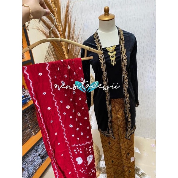 [Bridesmaid] Kebaya Bordir, Jarik Instan + Selendang / Motif Sidomukti #PB04