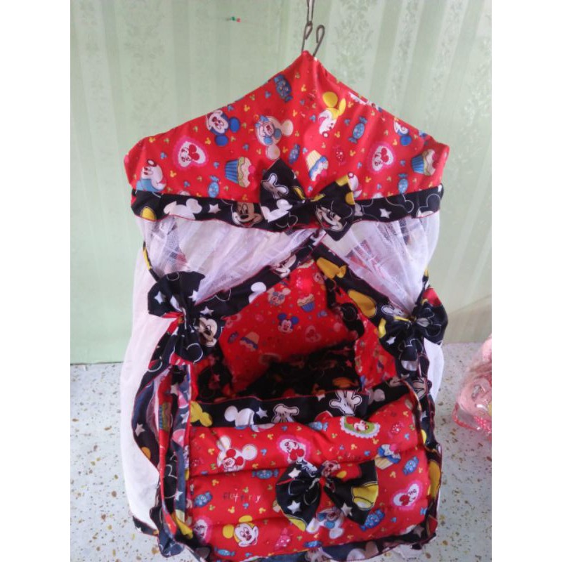 ayunan set bayi karakter