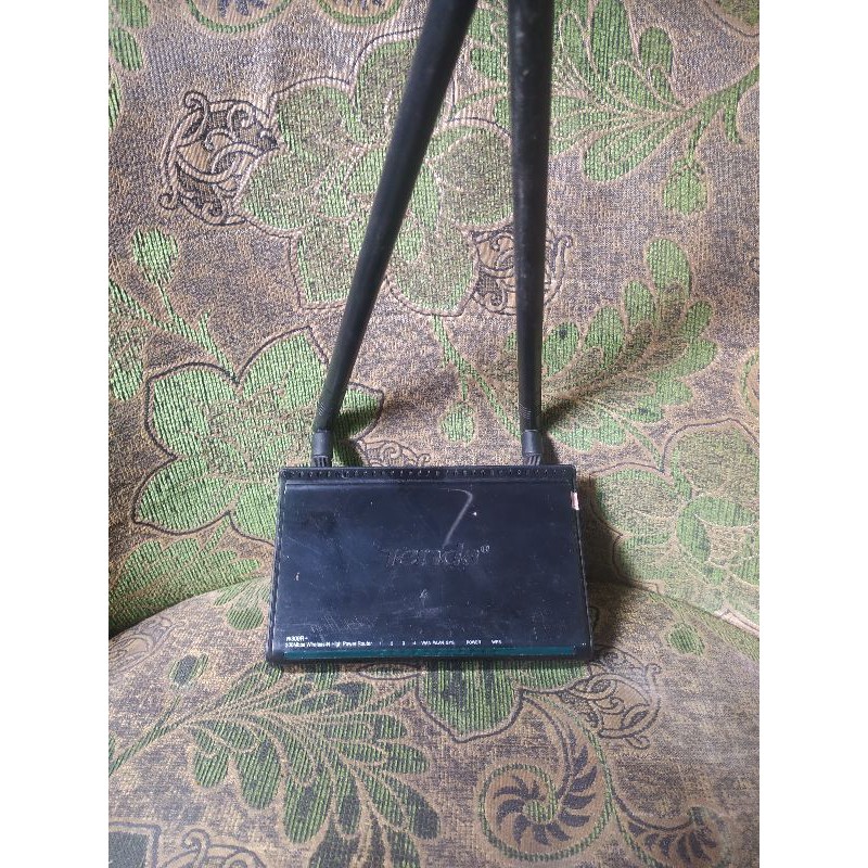 Tenda W309R+ wireless router