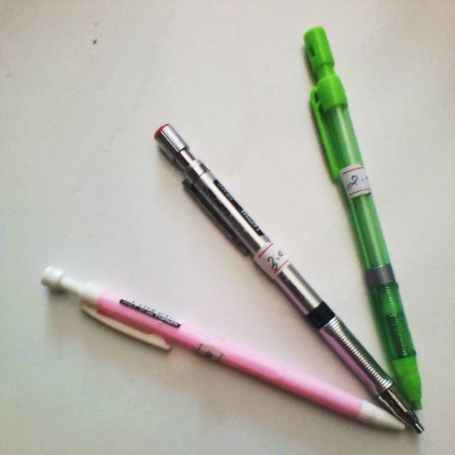 

Pensil mekanik isi besar