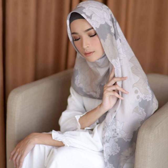 Green tea Allure Scarf by wearing klamby