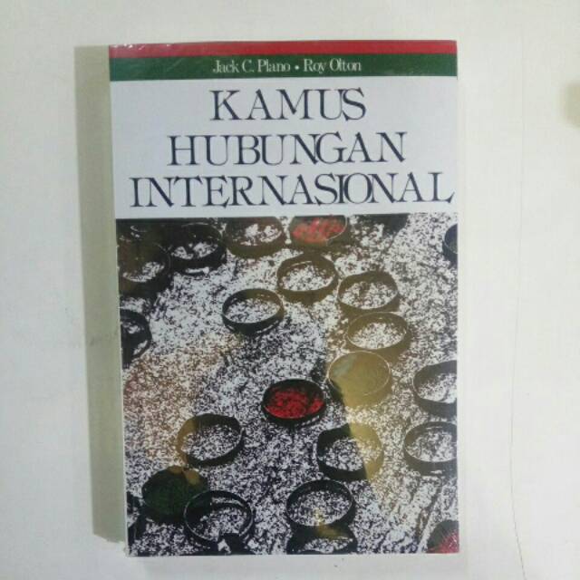Buku kamus hubungan internasional