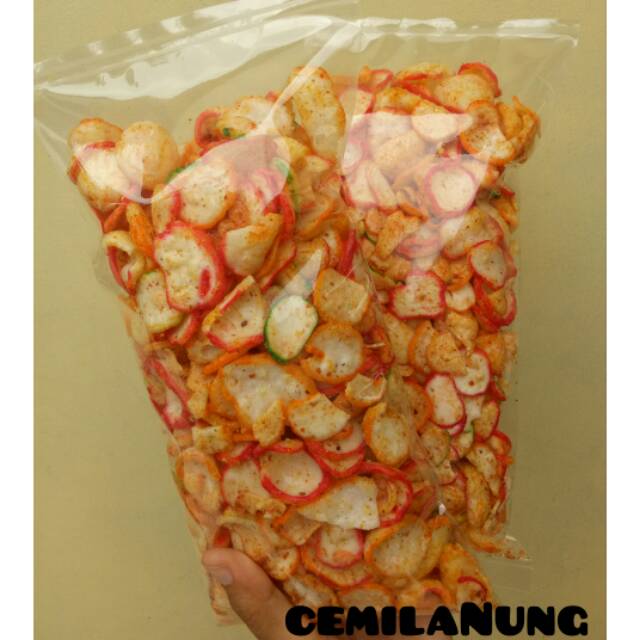 

Snack kiloan rumahan kerupuk seblak pedas 250 gram free bubble warp